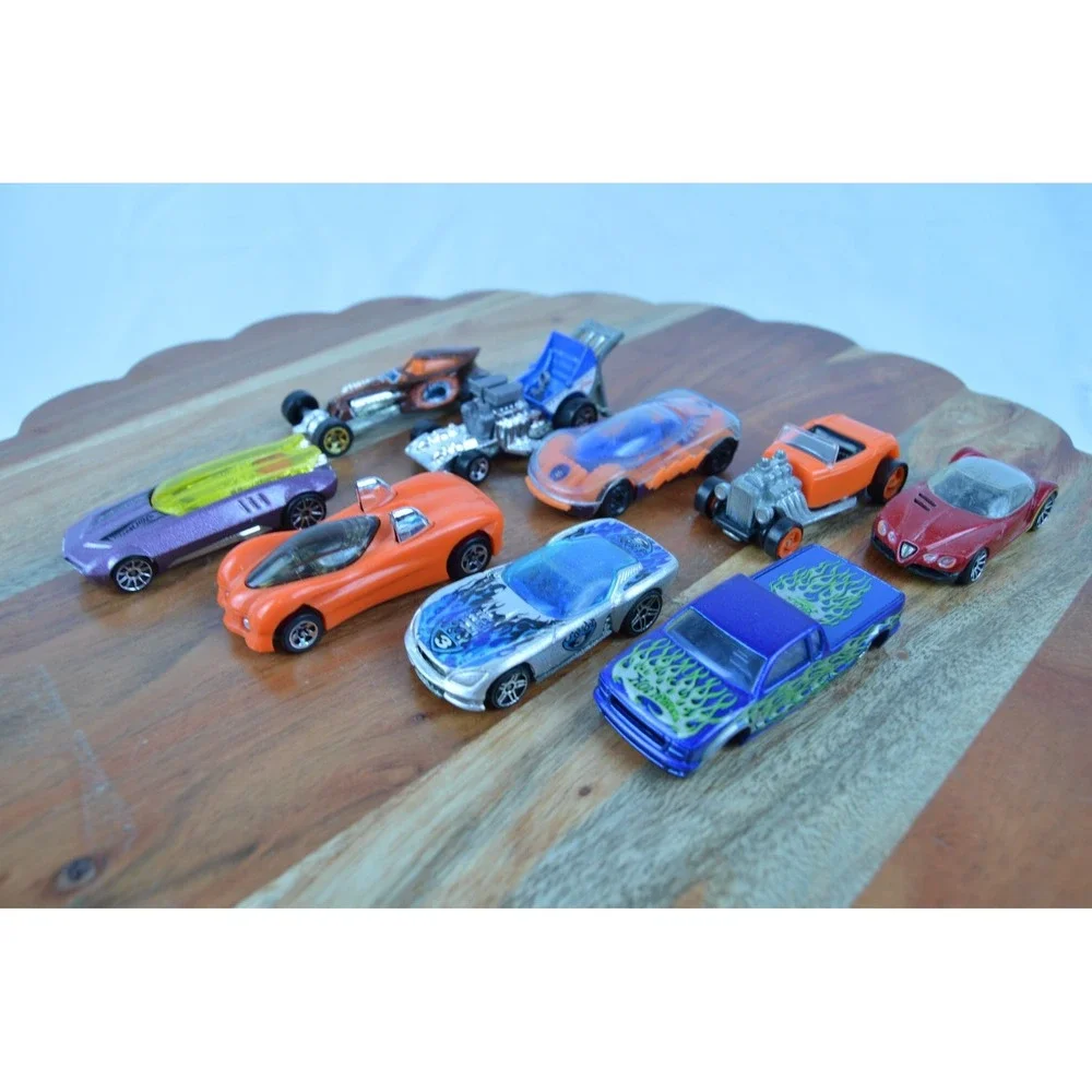 Hot Wheels, Matchbox, and Mix Toy Cars Lot of 9
